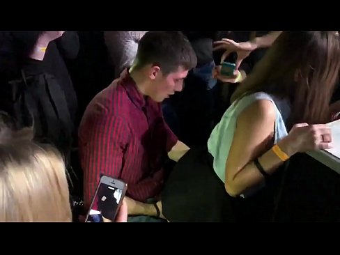 ❤️ Sexo real en una discoteca rusa. Chica rusa de 18 años en el ano y la vagina follada en un club nocturno ️ Video de porno en es.myteporn.ru ❌️